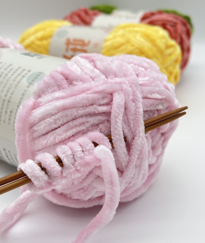 Best Sales 1ply 100g Glowing Chenille Velvet Yarn Acrylic Chenille Yarn Chunky Polyester Velvet Chenille for Hand Knitting