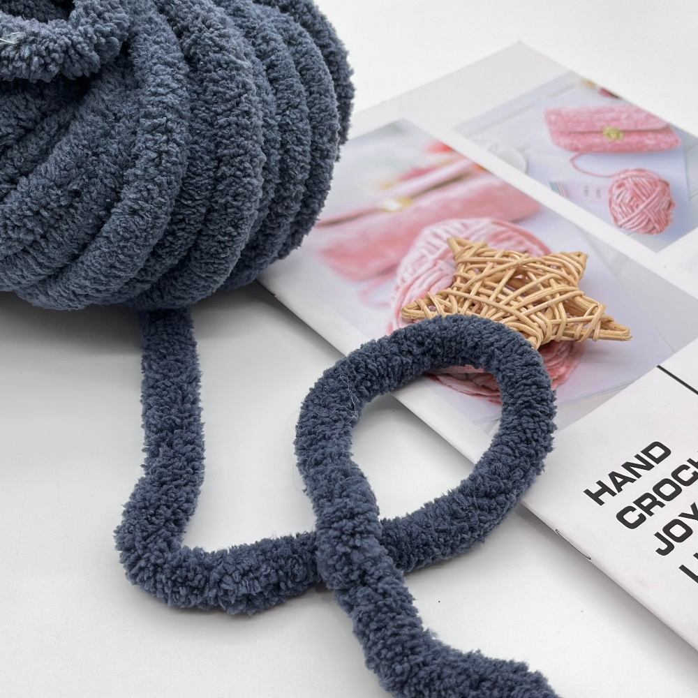 Soft Velvet Yarn Chenille Yarn for Crocheting Super Bulky 100g Baby Blanket Yarn for Knitting Machines