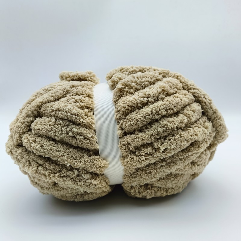 Home Decor Giant Yarn 100%polyester 240gram/roll 25meters for Handmade Blanket